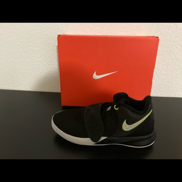 NEW NIKE KYRIE FLYTRAP III (GS) SIZE 4.5 5.5 6 6.5  BQ5620001 AUTHENTIC KIDS - Picture 9 of 16